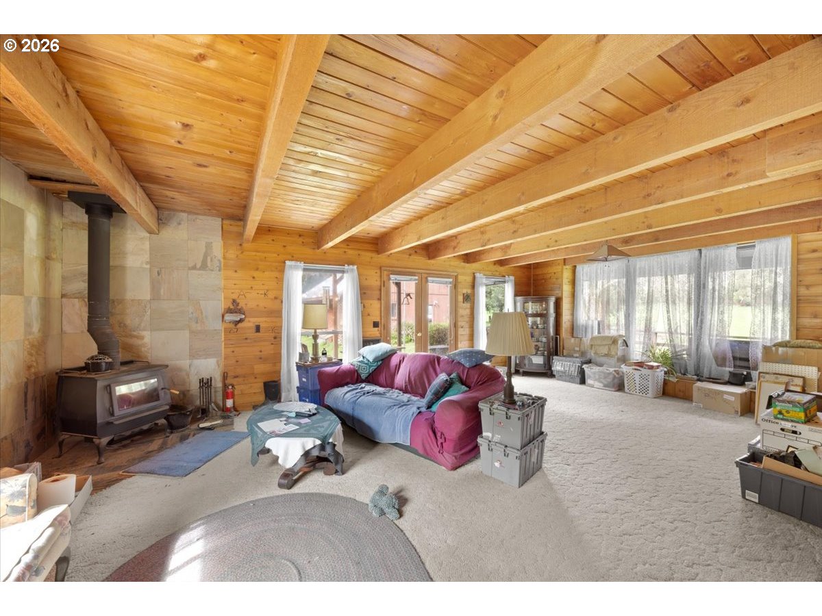 5089 North Myrtle Road Myrtle Creek, OR 97457 - Photo 11 of 44 Living Room