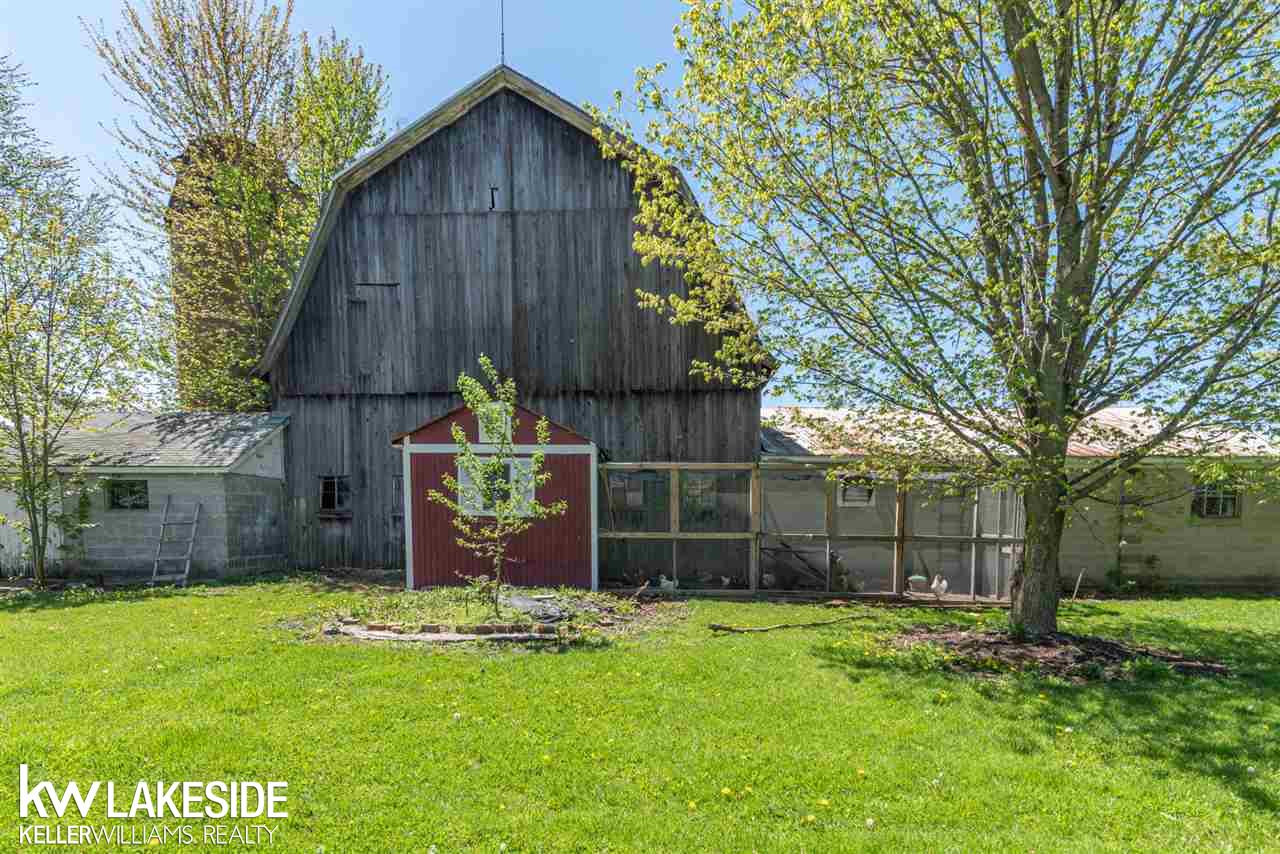 7884 Trumble Road Columbus, MI 48063 - Photo 35 of 43 Chicken Coop
