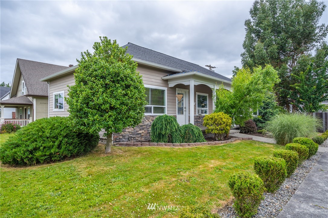 67 Southwest Cascade Avenue Chehalis, WA 98532 - Photo 2 of 24 Gallery Image 2