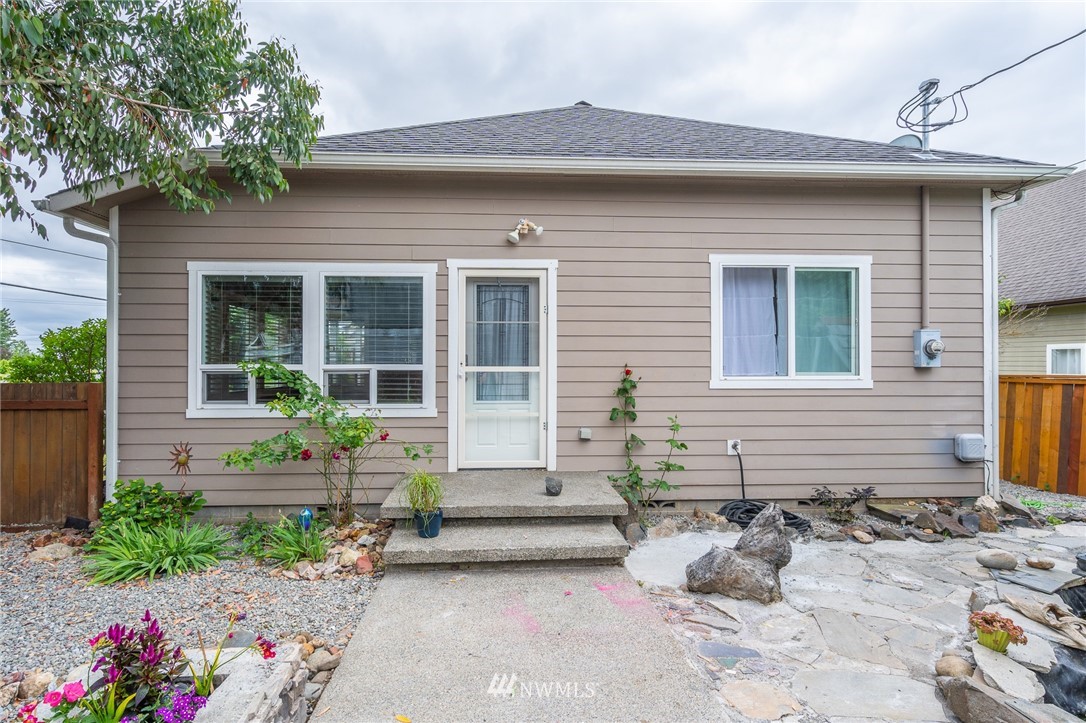 67 Southwest Cascade Avenue Chehalis, WA 98532 - Photo 4 of 24 Gallery Image 4