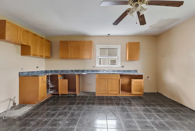 $79,000 | 14955 Riverside Drive, South Holland, IL 60473