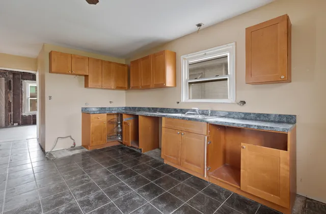 $79,000 | 14955 Riverside Drive, South Holland, IL 60473