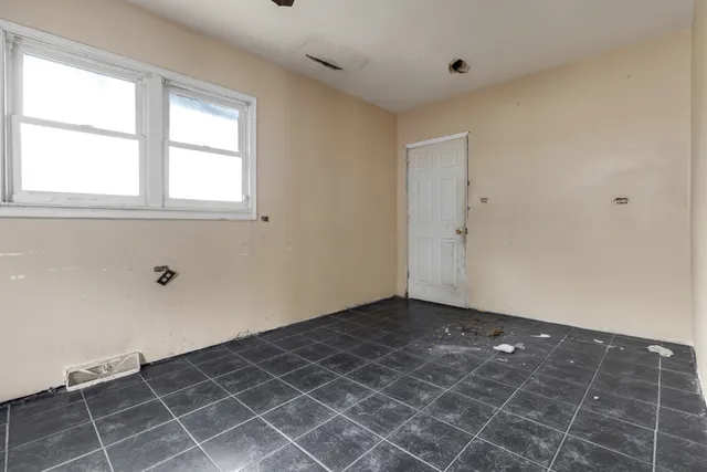 $79,000 | 14955 Riverside Drive, South Holland, IL 60473