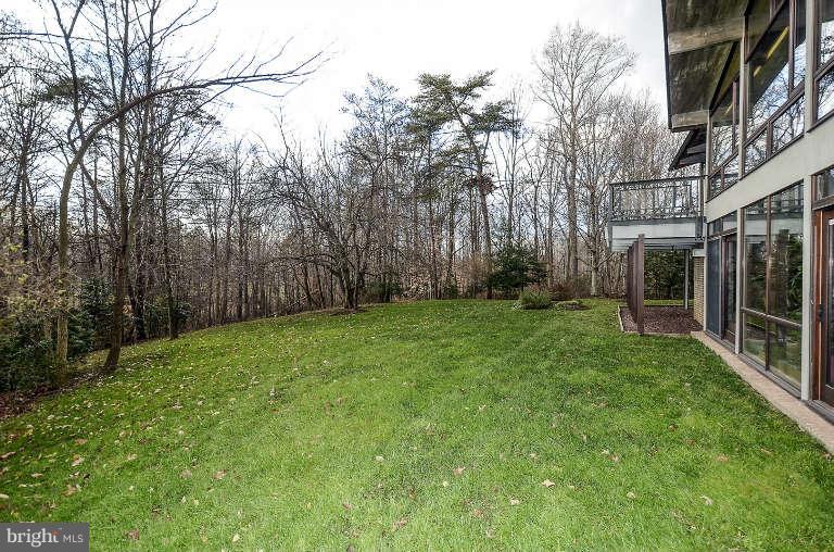 1020 Towlston Road McLean, VA 22102 - Photo 24 of 25 Exterior (Rear)