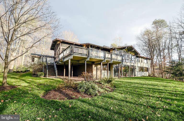 1020 Towlston Road McLean, VA 22102 - Photo 25 of 25 Exterior (Rear)