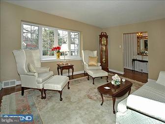 11 Beryl Road Cheltenham, PA 19012 - Photo 3 of 6 Living Room