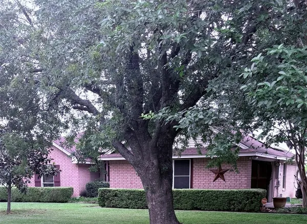 $425,000 | 202 Castle Ridge, Red Oak, TX 75154