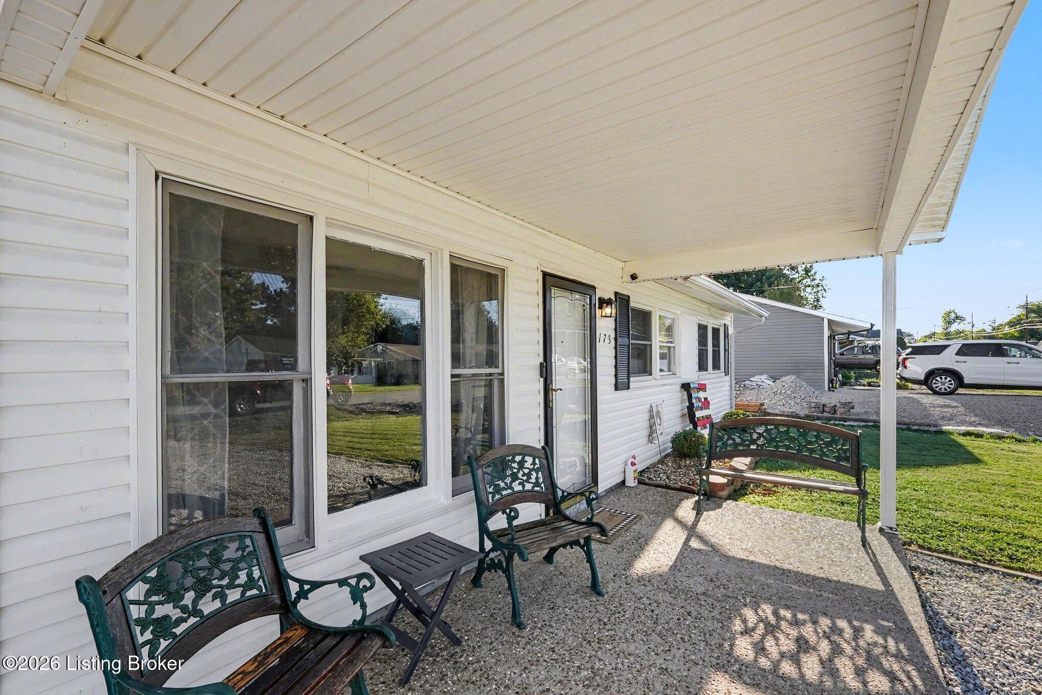 173 Crestwood Road Louisville, KY 40229 - Photo 4 of 31 Welcoming covered front porch