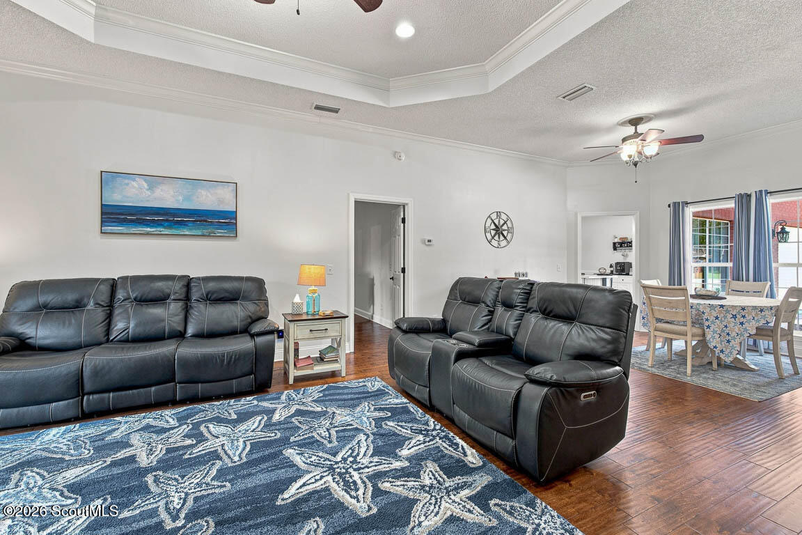118 Regal Road Brunswick, GA 31523 - Photo 21 of 58 The family room has a trey ceiling.
