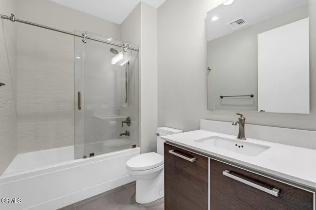 $6,000 | 801 South Grand Avenue, Unit 1710, Los Angeles, CA 90017