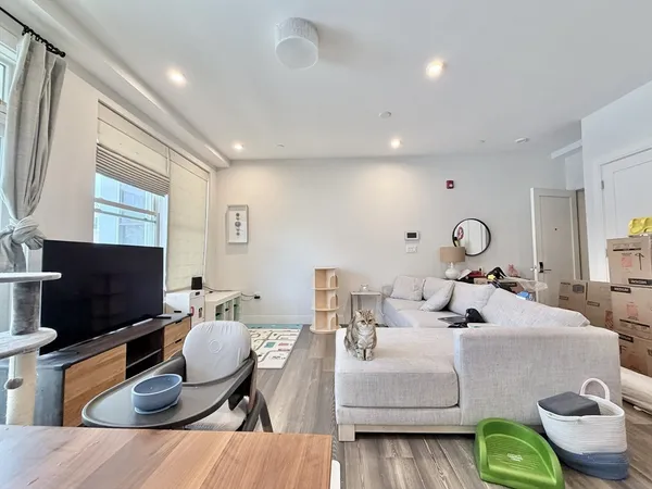 $4,300 | 429 Cherry Street, Unit 7, Newton, MA 02465