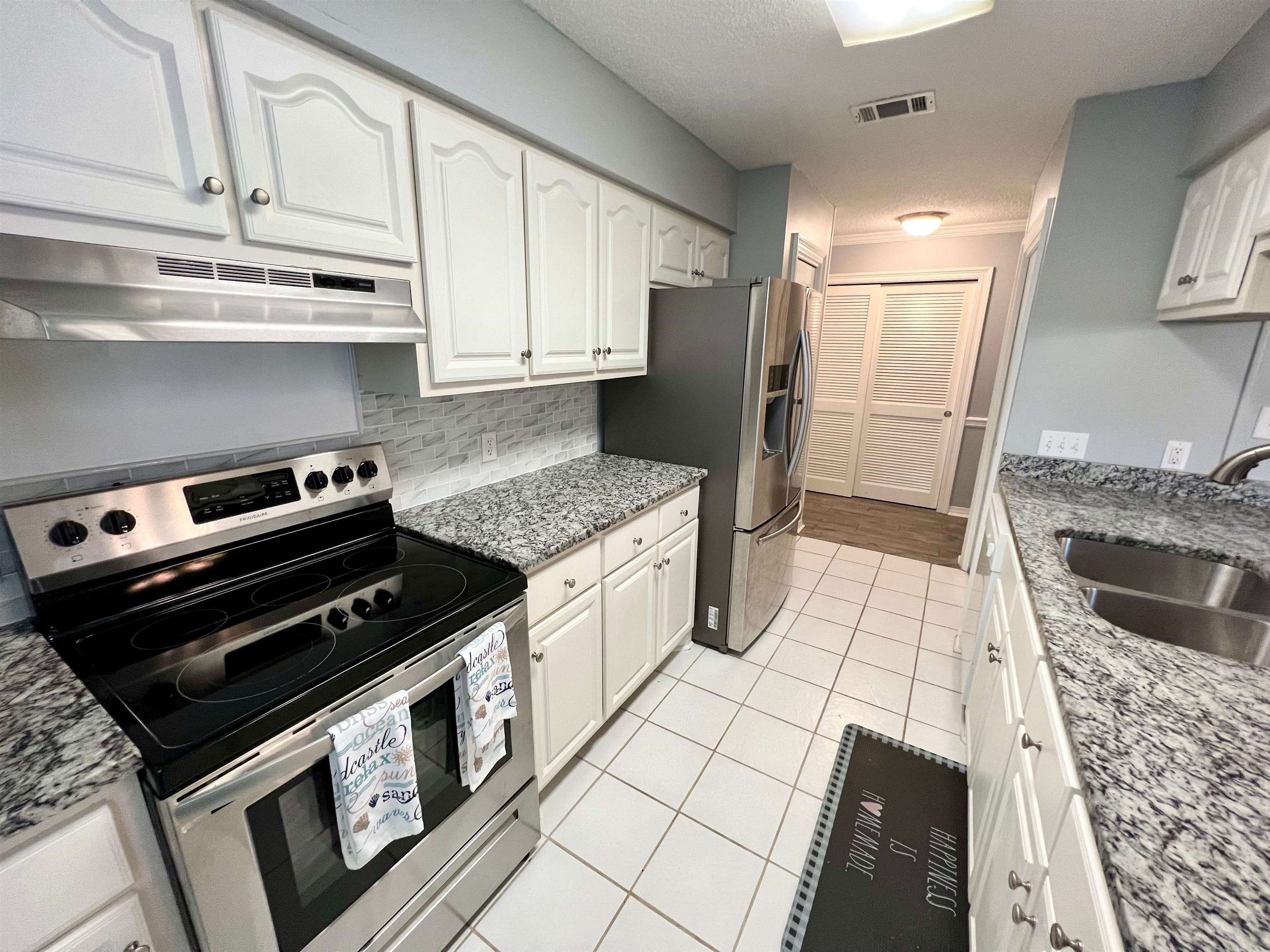 9495 Villas Drive Foley, AL 36535 - Photo 4 of 17 Kitchen