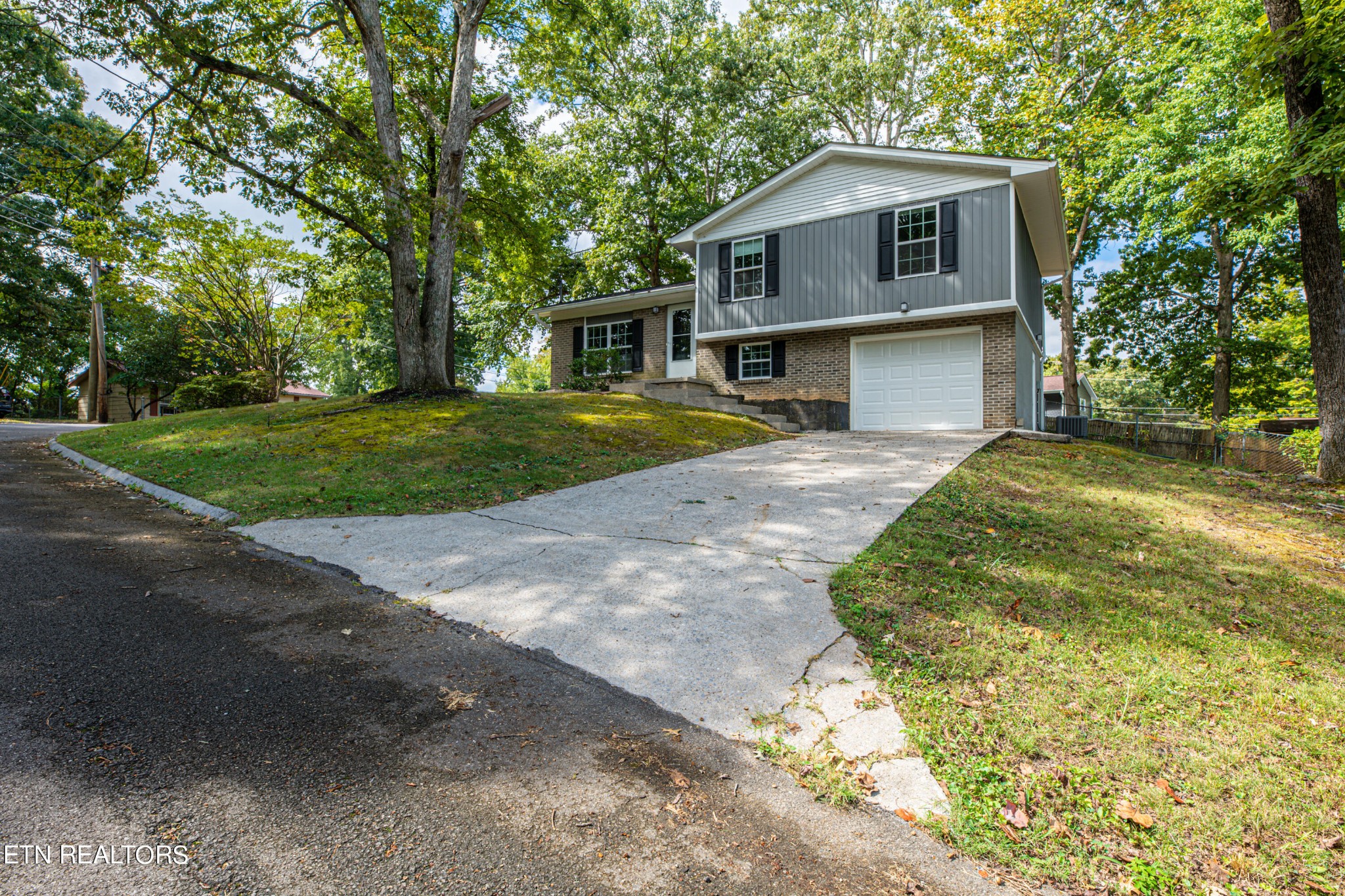 5110 Foxwood Road Knoxville, TN 37921 - Photo 2 of 25 Gallery Image 2