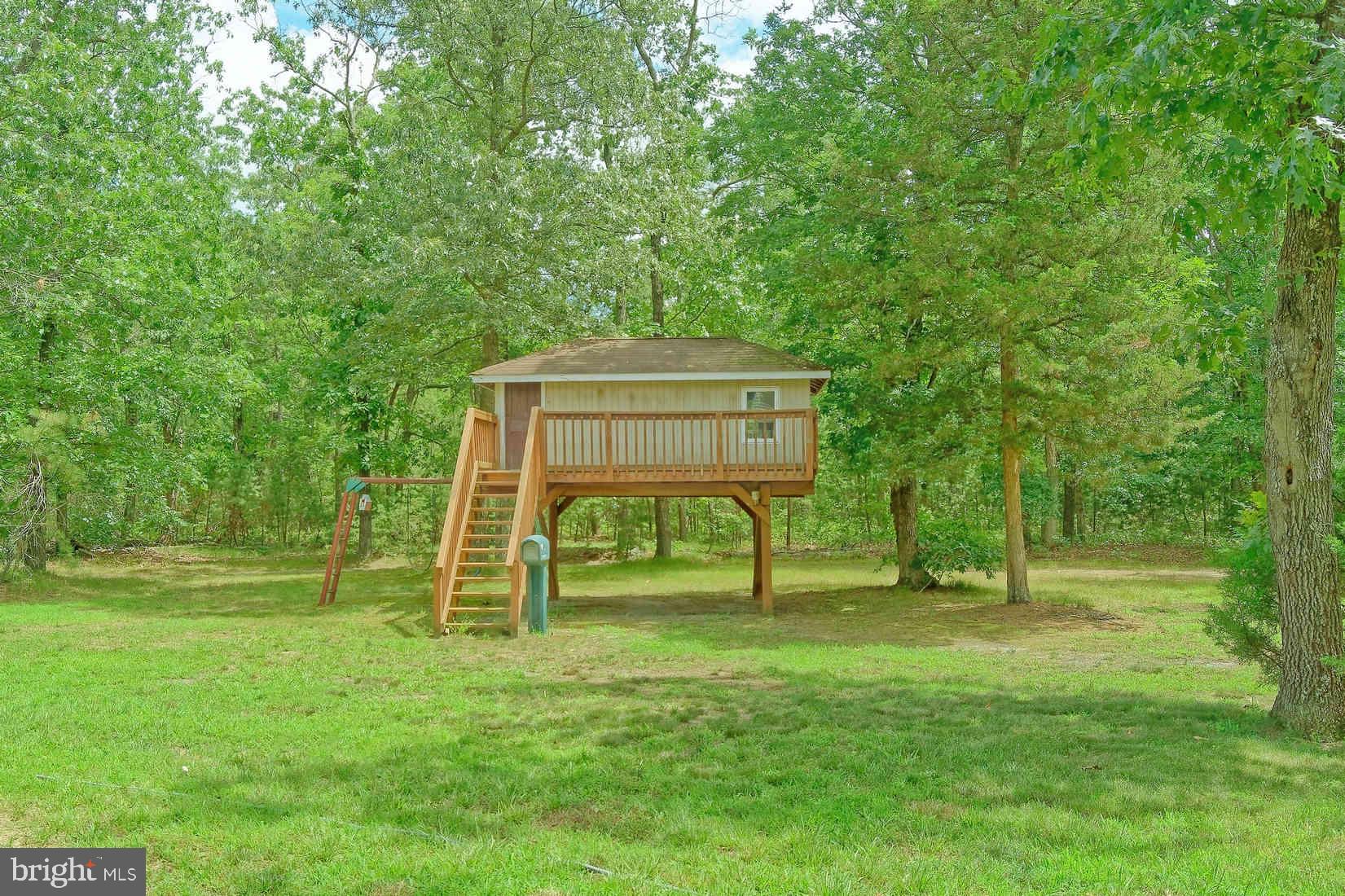 2801 Leaming Mill Road Millville, NJ 08332 - Photo 17 of 34 a backyard of a house with trampoline