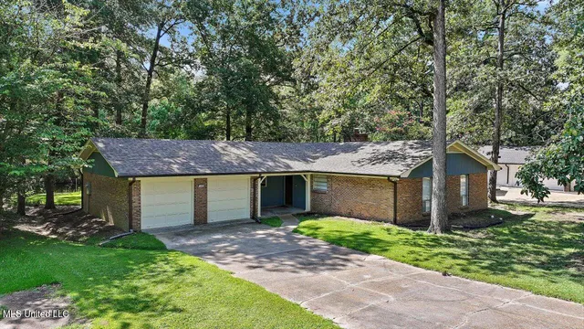 $260,000 | 104 Holly Trail, Brandon, MS 39047