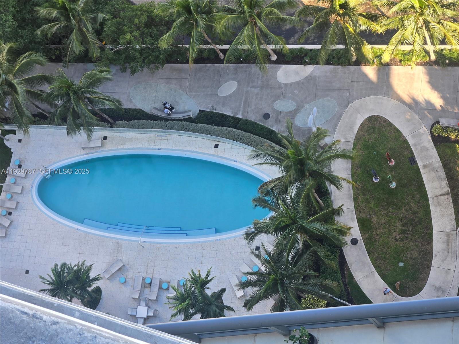 460 Northeast 28th Street, Unit 2407 Miami, FL 33137 - Photo 34 of 50 an aerial view of a house having yard