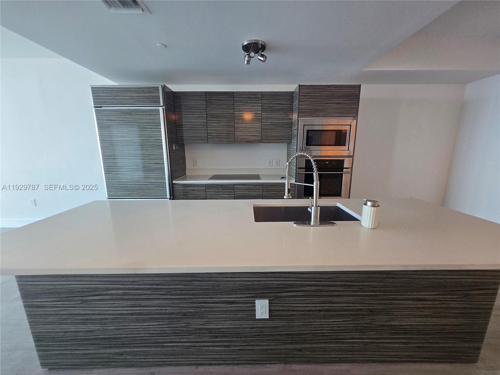 460 Northeast 28th Street, Unit 2407 Miami, FL 33137 - Photo 8 of 50 a view of a fireplace