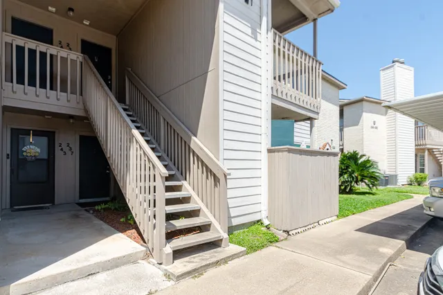 $130,000 | 3919 Fairmont Parkway, Unit 238, Pasadena, TX 77504