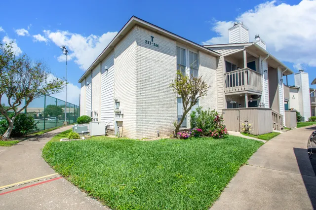 $130,000 | 3919 Fairmont Parkway, Unit 238, Pasadena, TX 77504