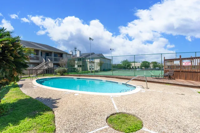 $130,000 | 3919 Fairmont Parkway, Unit 238, Pasadena, TX 77504