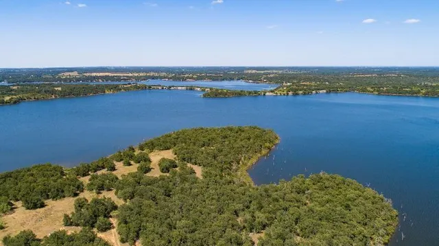 a view of a pathway with a yard
