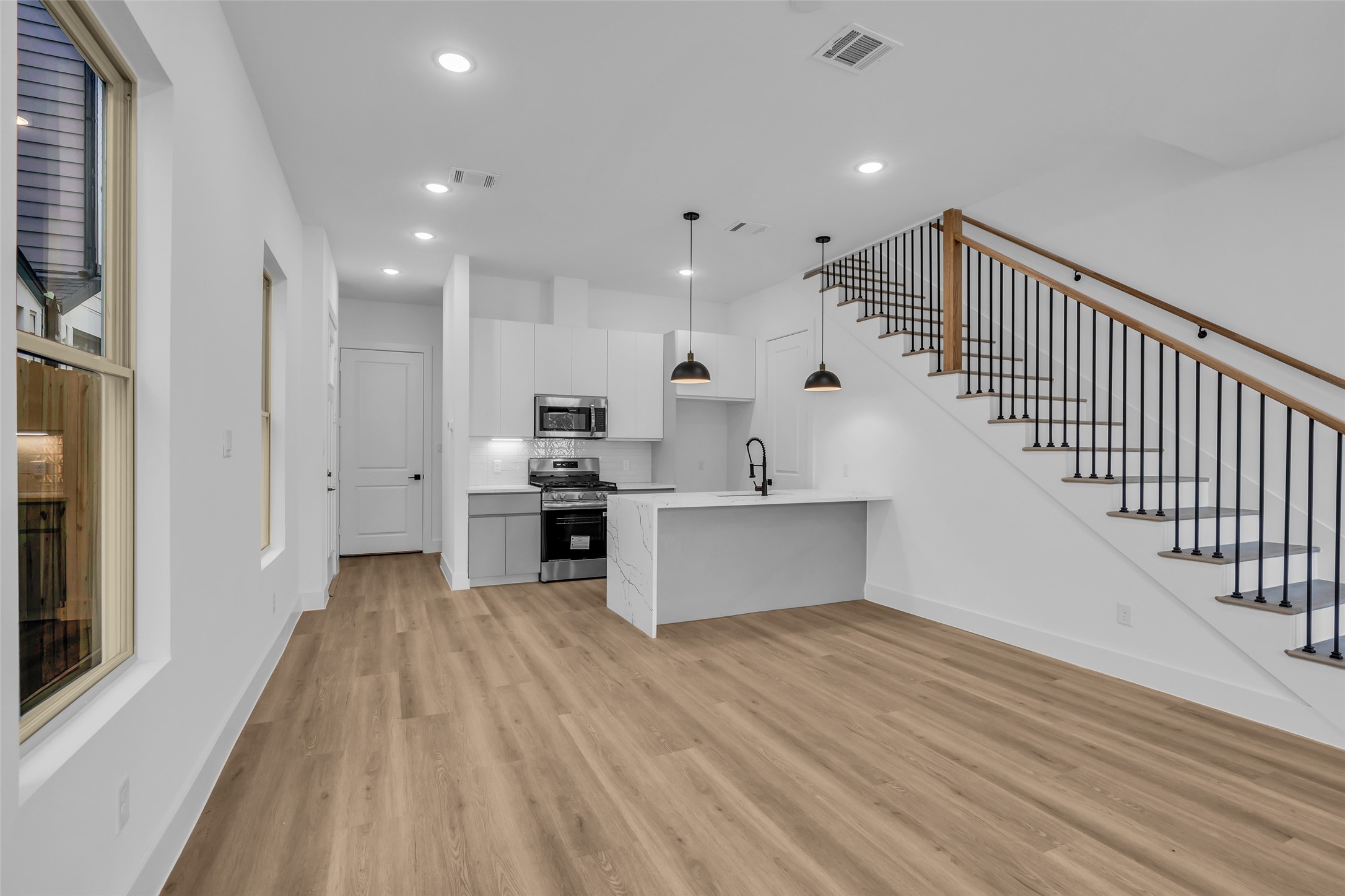 1506 Griffin Street Houston, TX 77009 - Photo 10 of 38