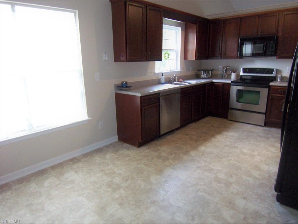 4702 Ridgefall Road Greensboro, NC 27410 - Photo 6 of 27 Eat-in kitchen has plenty of room to have your morning coffee. Dishwasher new in 2019.