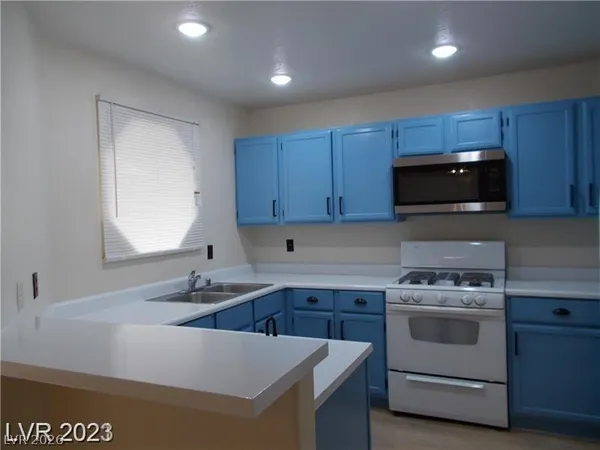 $1,250 | 5062 South Rainbow Boulevard, Unit 203, Las Vegas, NV 89118