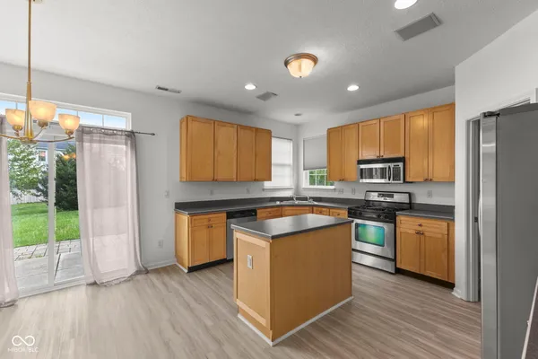 $2,650 | 13711 Alvernon Place, Fishers, IN 46038