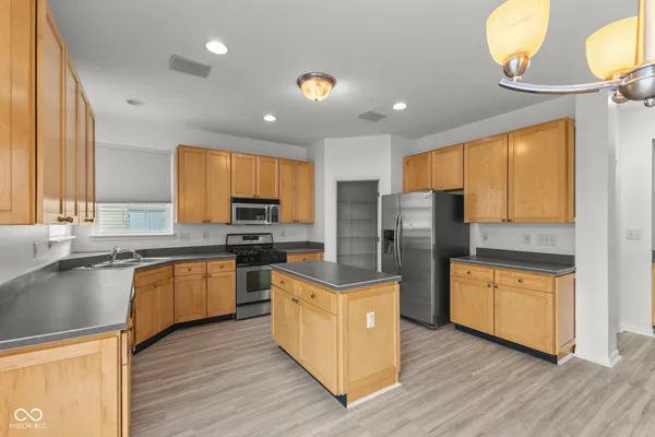$2,650 | 13711 Alvernon Place, Fishers, IN 46038
