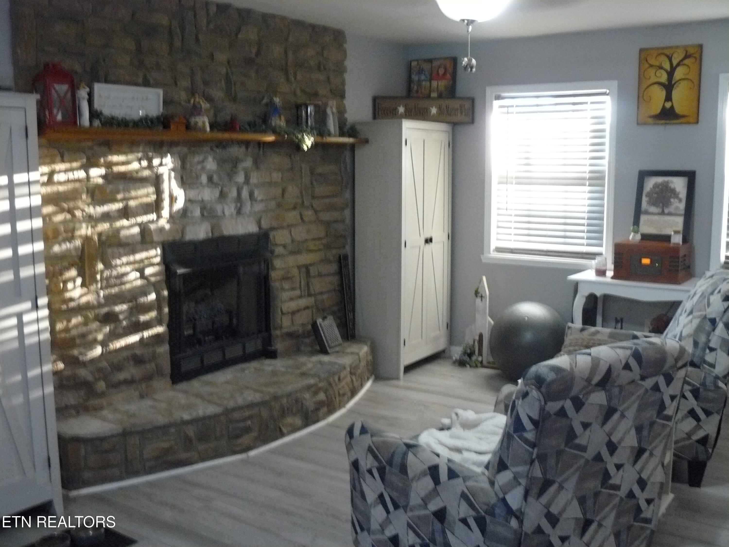 216 Mountain Road New Tazewell, TN 37825 - Photo 11 of 28 P1430460