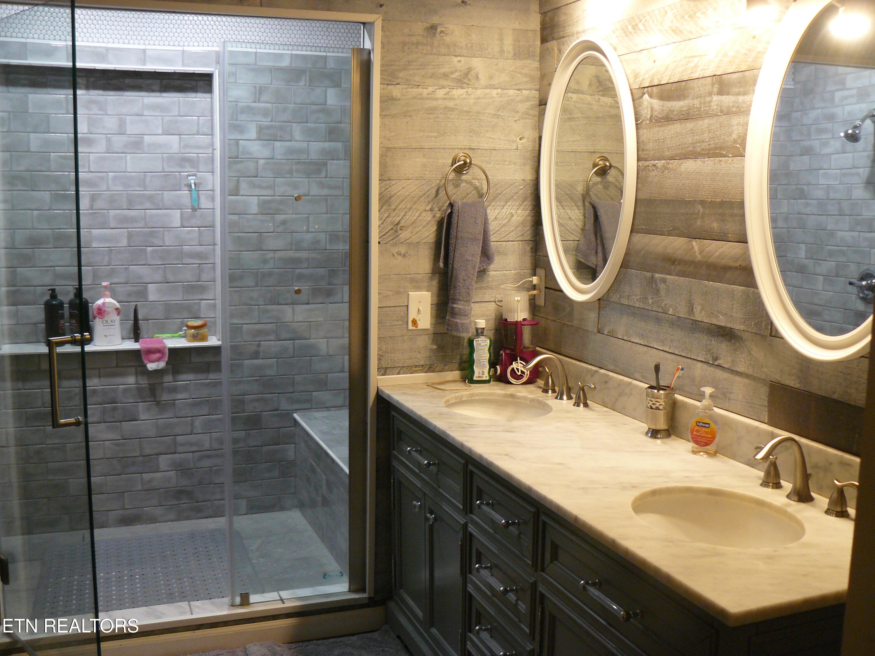 216 Mountain Road New Tazewell, TN 37825 - Photo 21 of 28 P1430470