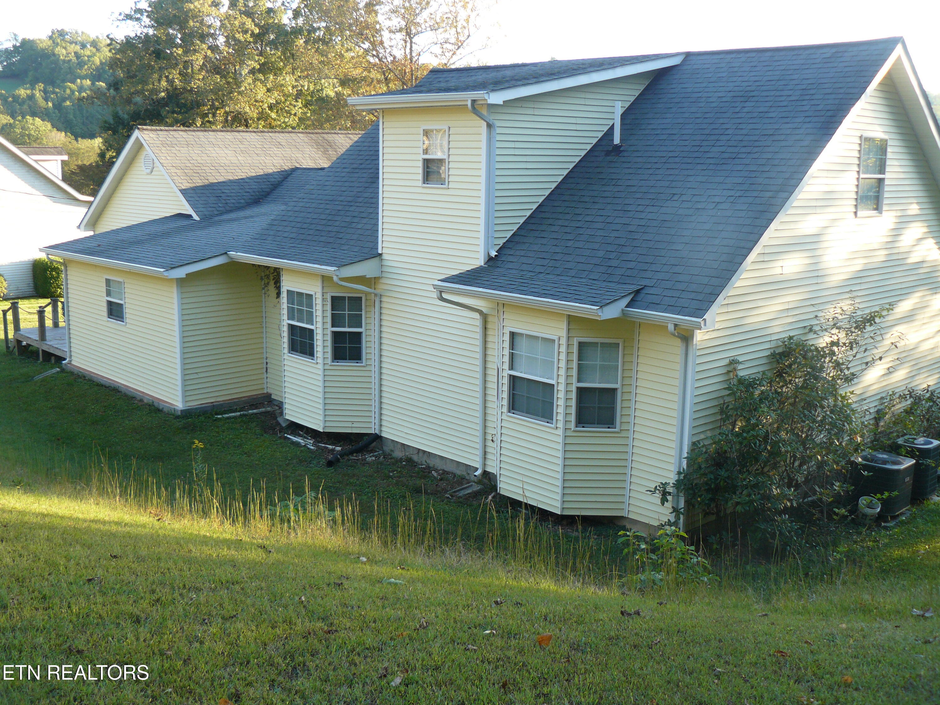 216 Mountain Road New Tazewell, TN 37825 - Photo 4 of 28 P1430447