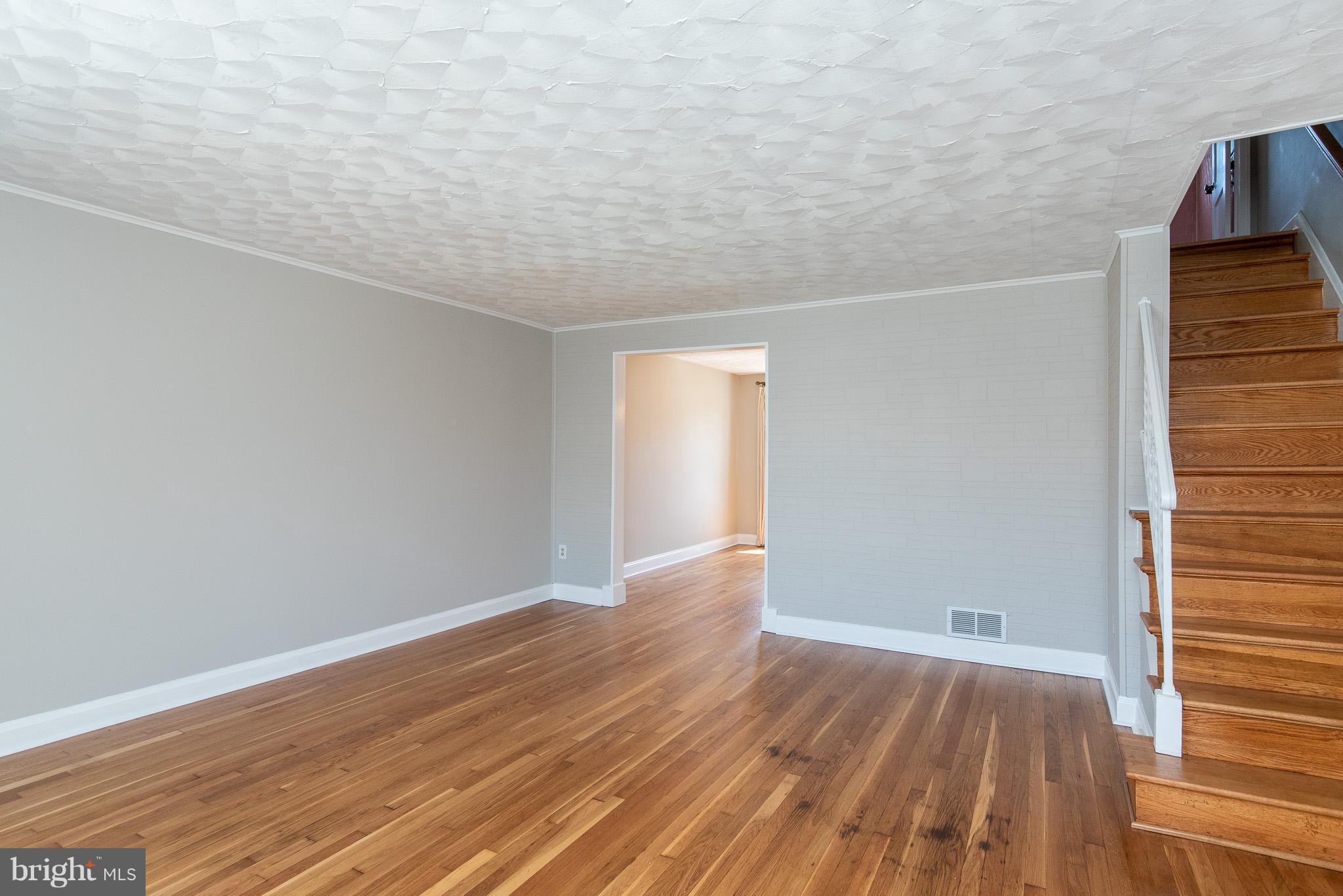 8171 Kavanagh Road Baltimore, MD 21222 - Photo 3 of 30 Living Room