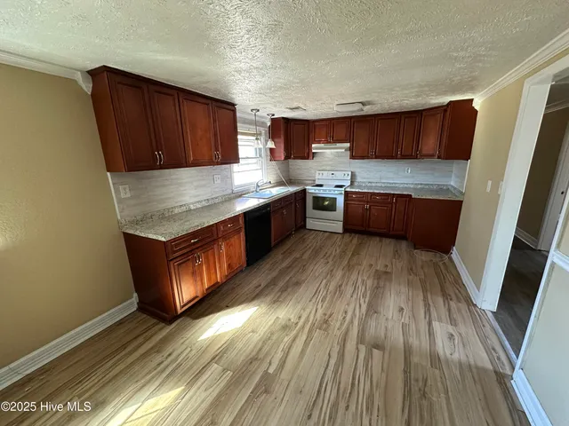 $179,900 | 17180 Barnes Drive, Laurinburg, NC 28352