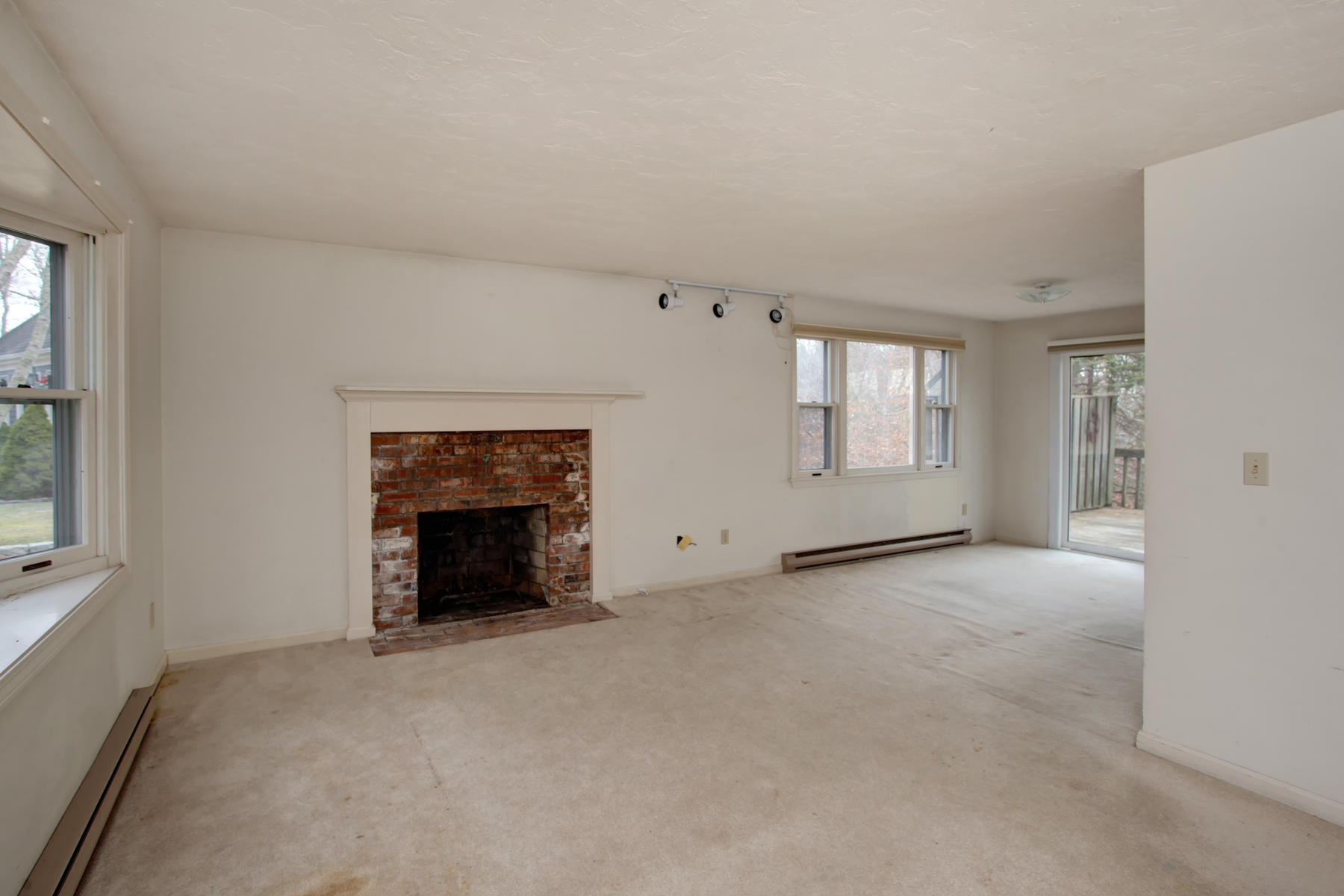 23 Braeside Road Falmouth, MA 02540 - Photo 8 of 29 Living Room