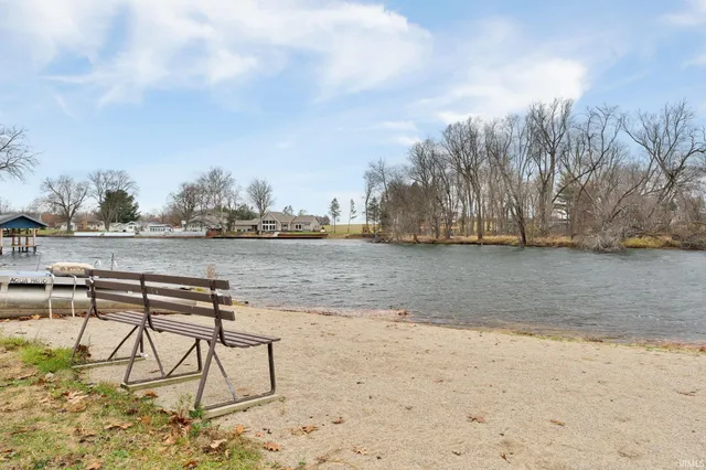 $285,000 | 5790 East Glenn Arrow Drive, Monticello, IN 47960