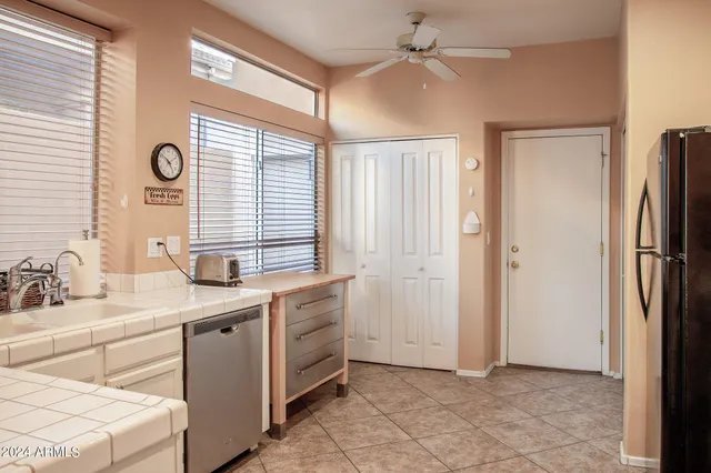 $3,500 | 1136 East Hiddenview Drive, Phoenix, AZ 85048