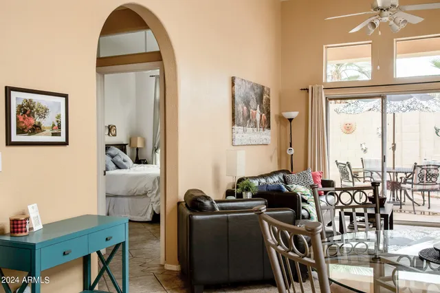 $3,500 | 1136 East Hiddenview Drive, Phoenix, AZ 85048