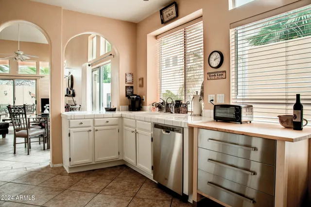 $3,500 | 1136 East Hiddenview Drive, Phoenix, AZ 85048