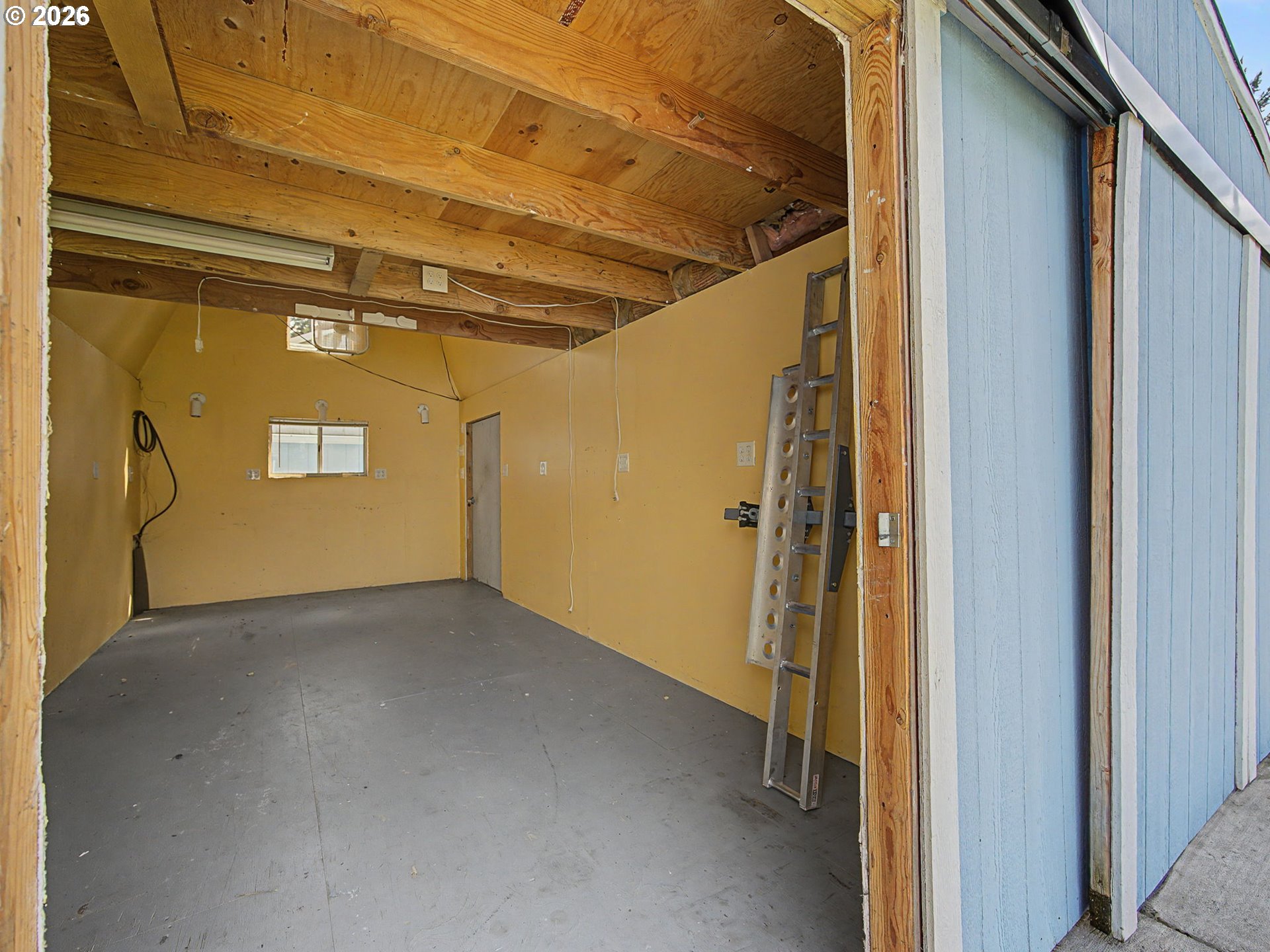 8695 Southeast Roots Road Clackamas, OR 97015 - Photo 19 of 40