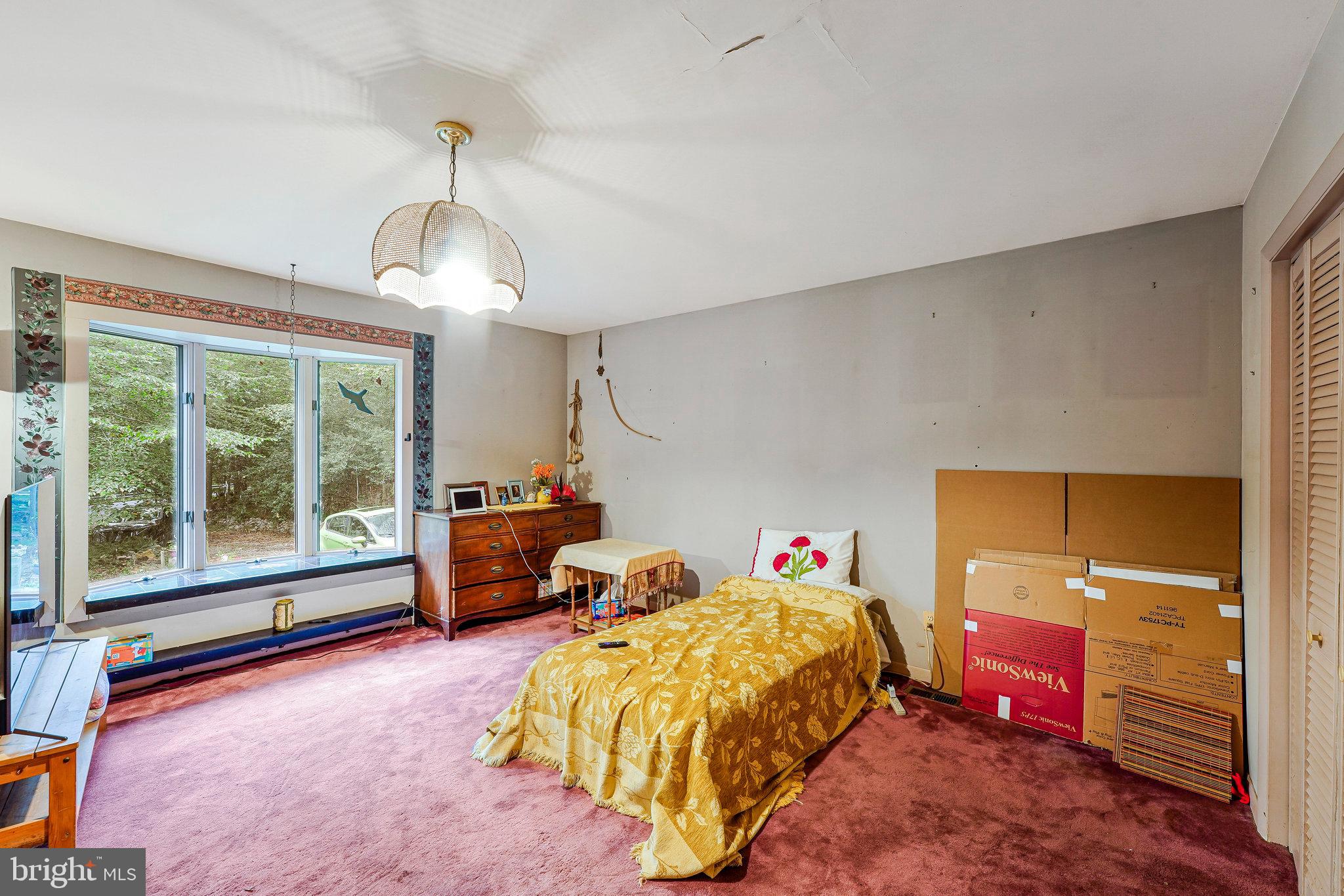 10400 Hampton Road Fairfax Station, VA 22039 - Photo 24 of 53 a bed room with a bed and a window