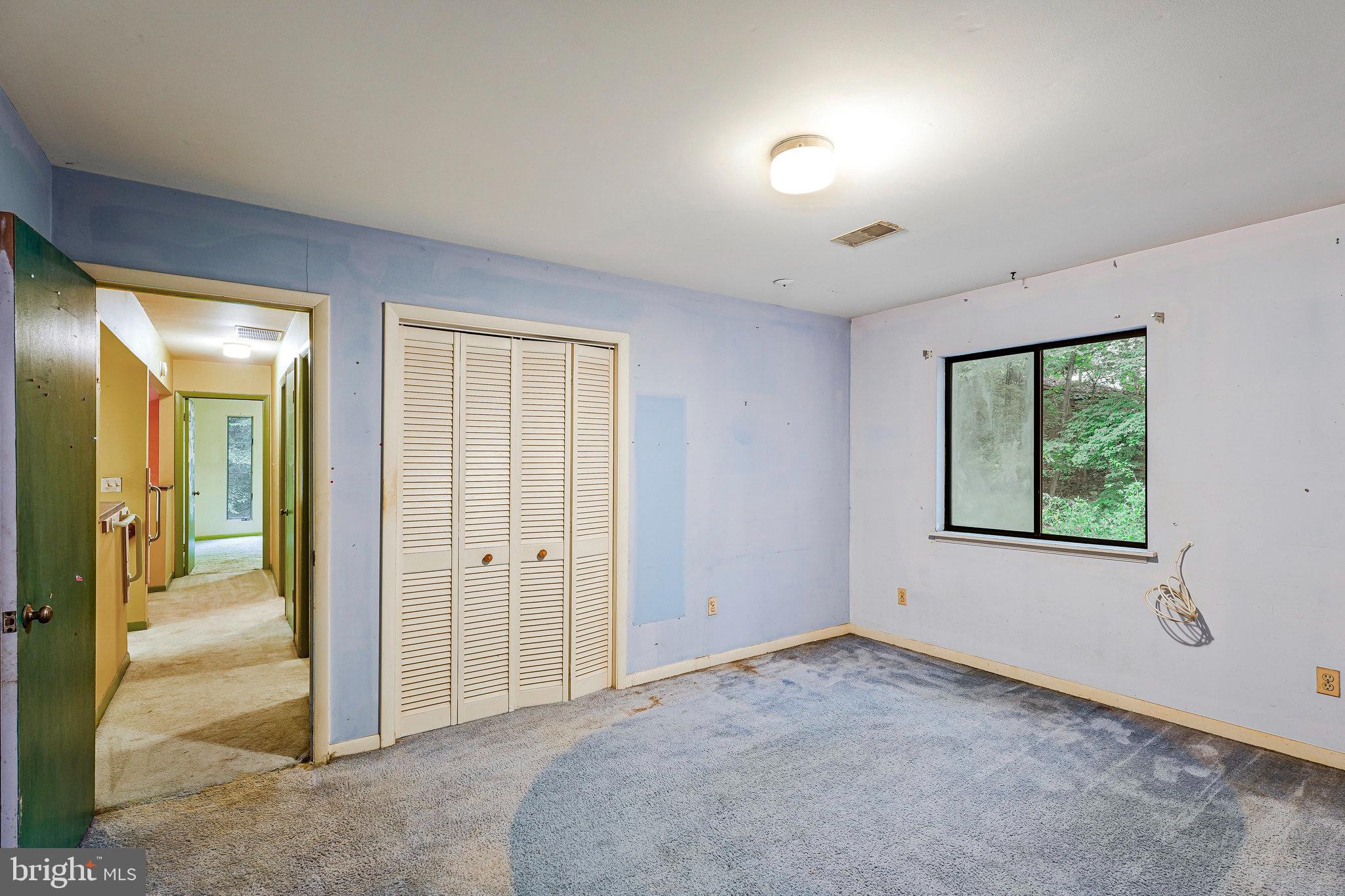 10400 Hampton Road Fairfax Station, VA 22039 - Photo 30 of 53 an empty room with windows and closet