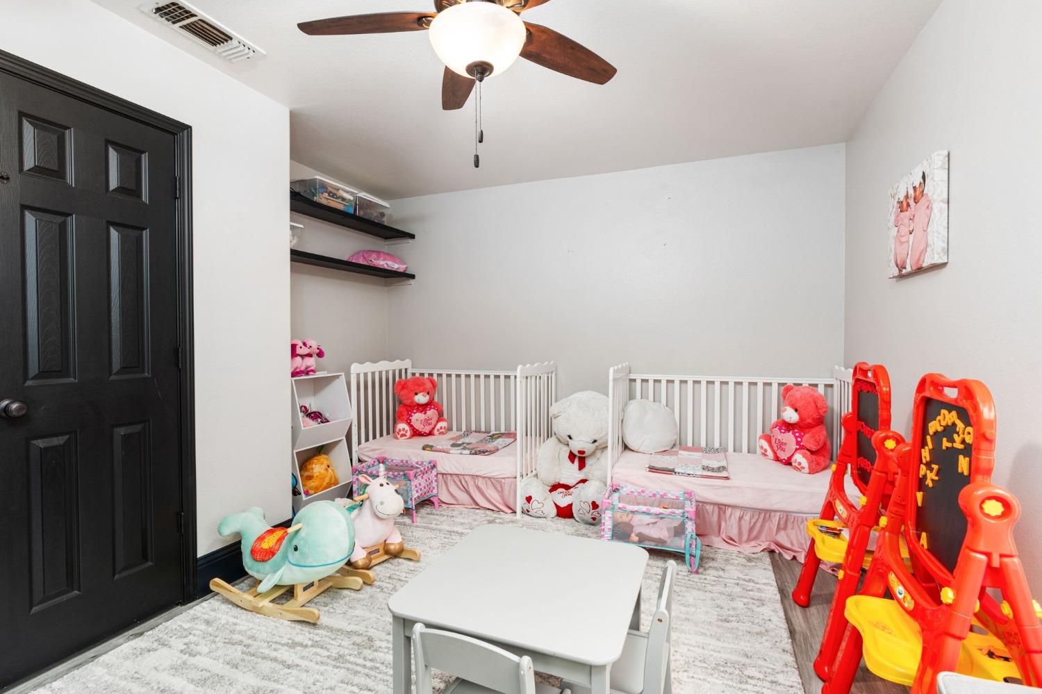 36345 Mudge Ranch Road Coarsegold, CA 93614 - Photo 26 of 51 a living room with furniture