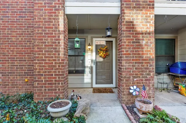 $1,400 | 3201 Donnelly Circle, Unit 309, Fort Worth, TX 76107