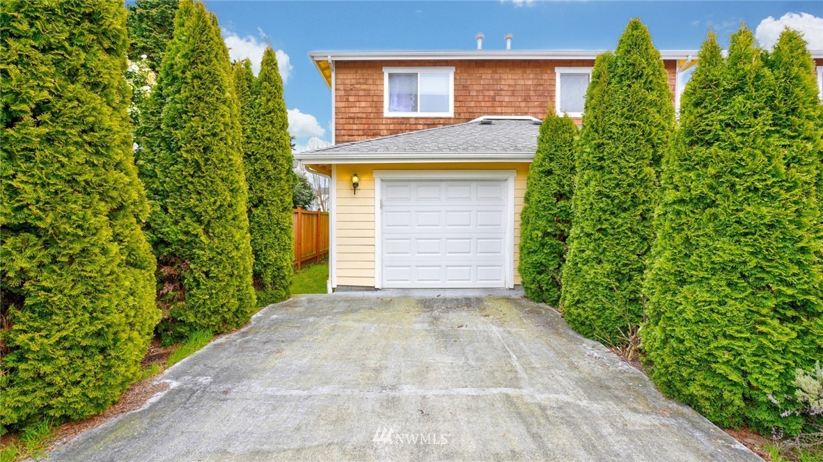 503 Smithers Avenue South Renton, WA 98057 - Photo 22 of 22 a front view of a house with a yard