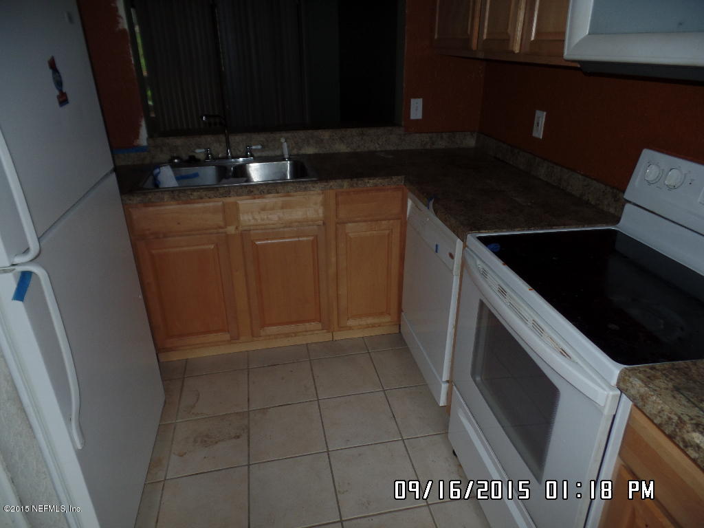 2020 Wells Road, Unit 27F Orange Park, FL 32073 - Photo 3 of 12 SAM_4105