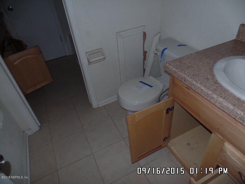 2020 Wells Road, Unit 27F Orange Park, FL 32073 - Photo 8 of 12 SAM_4113