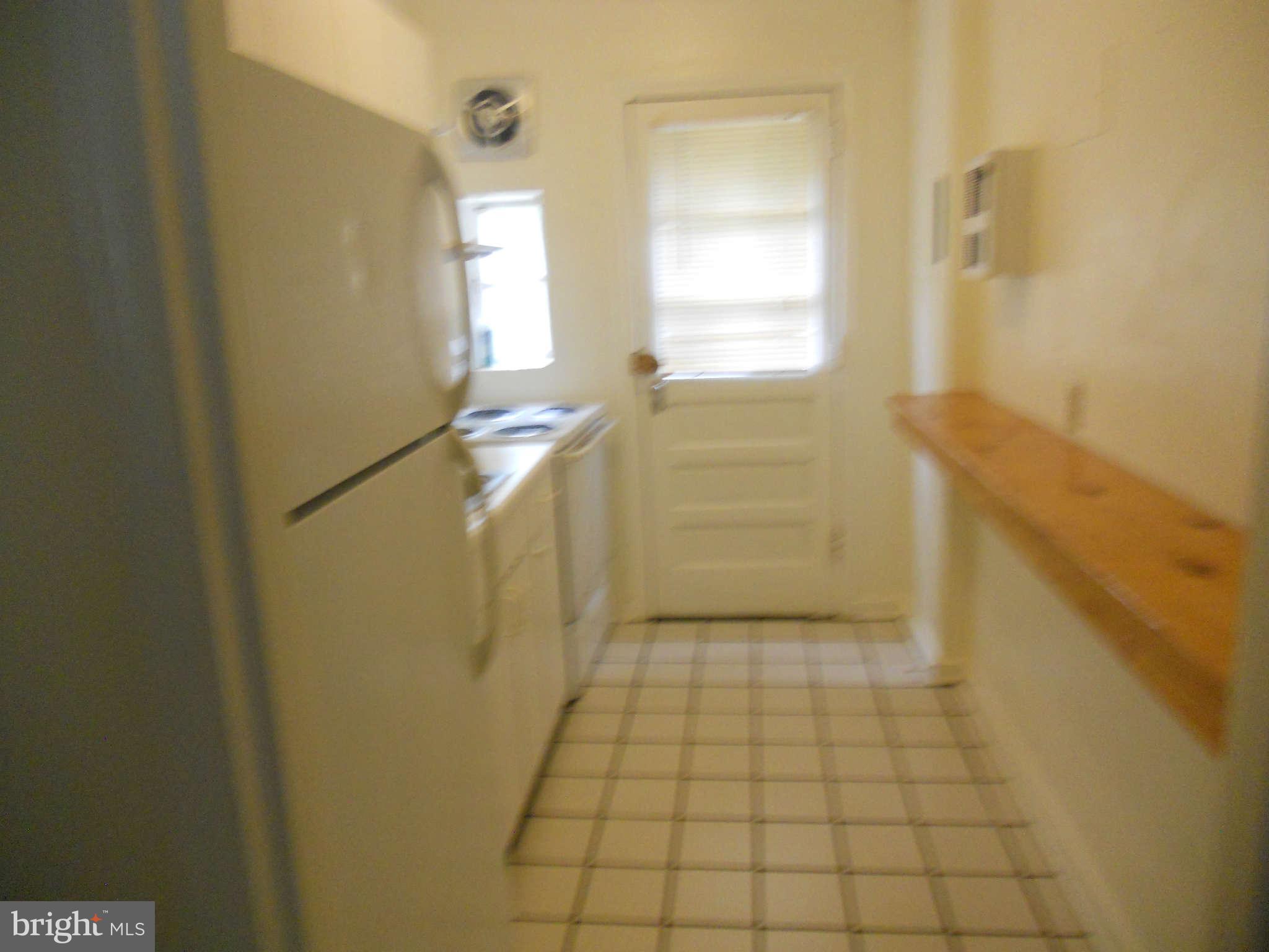 209 East Glebe Road, Unit 209D Alexandria, VA 22305 - Photo 11 of 13 Kitchen