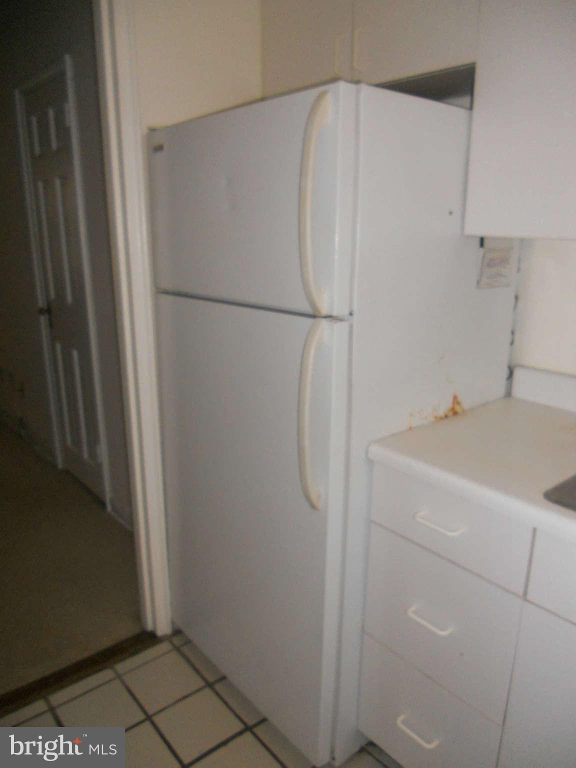 209 East Glebe Road, Unit 209D Alexandria, VA 22305 - Photo 12 of 13 Kitchen